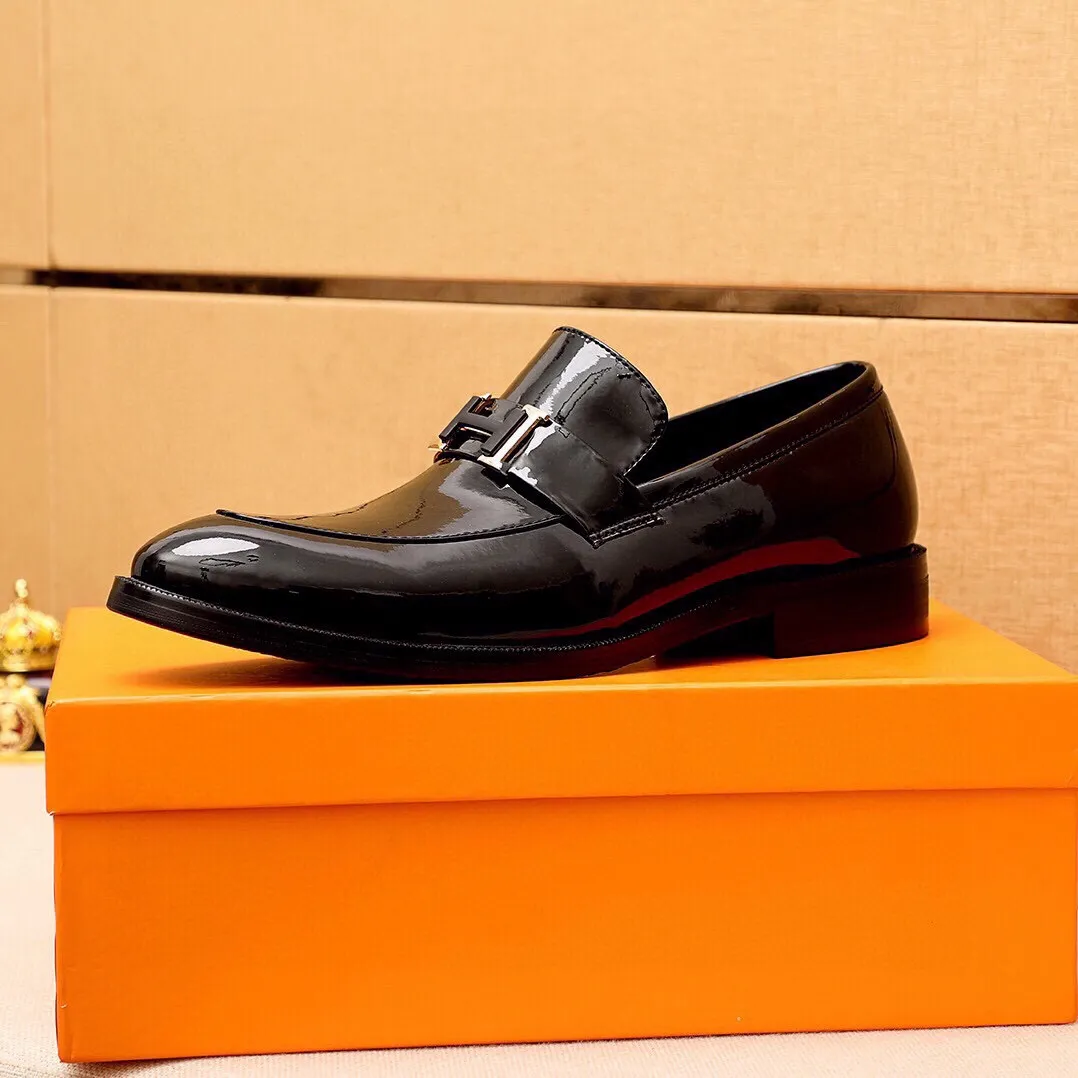 Men's shoes 💰460 💐 Product trademark: HERMES "Hermès" casual leather shoes Regular size: 38-44 (45🉑️customized) Product materials: Selected imported first-layer open edge bead upper + classic hardware buckle, imported water-dyed 🐂 cowhide lining. Strong three-dimensional visual effect, combined outsole Color: 2⃣️colors available